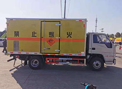 桂平爆破器材运输车技术升级与安全合规新趋势